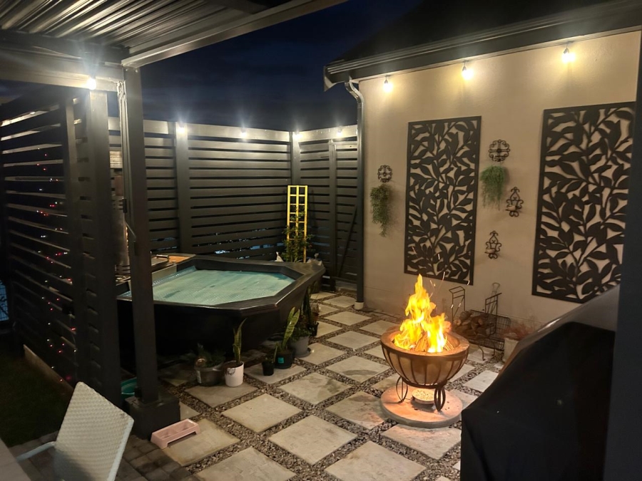3 Bedroom Property for Sale in Hartland Lifestyle Estate Western Cape